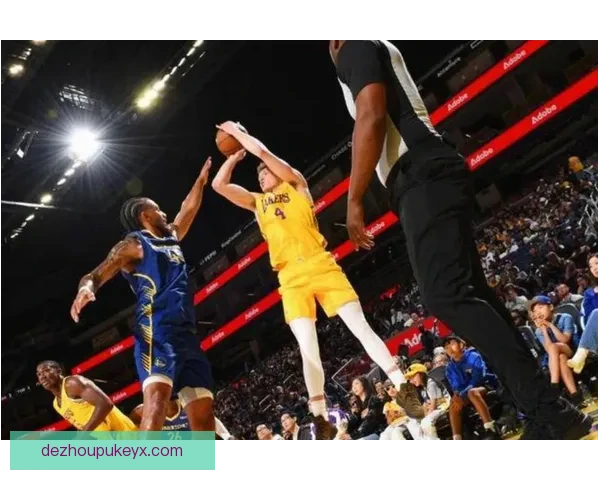 湖人与勇士激战全场焦点对决精彩瞬间回顾