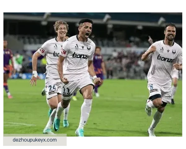 中央海岸水手与珀斯光荣激战成平四球对攻尽显攻守转换精彩纷呈 中央海岸水手与珀斯光荣激战成平四球对攻尽显攻守转换精彩纷呈